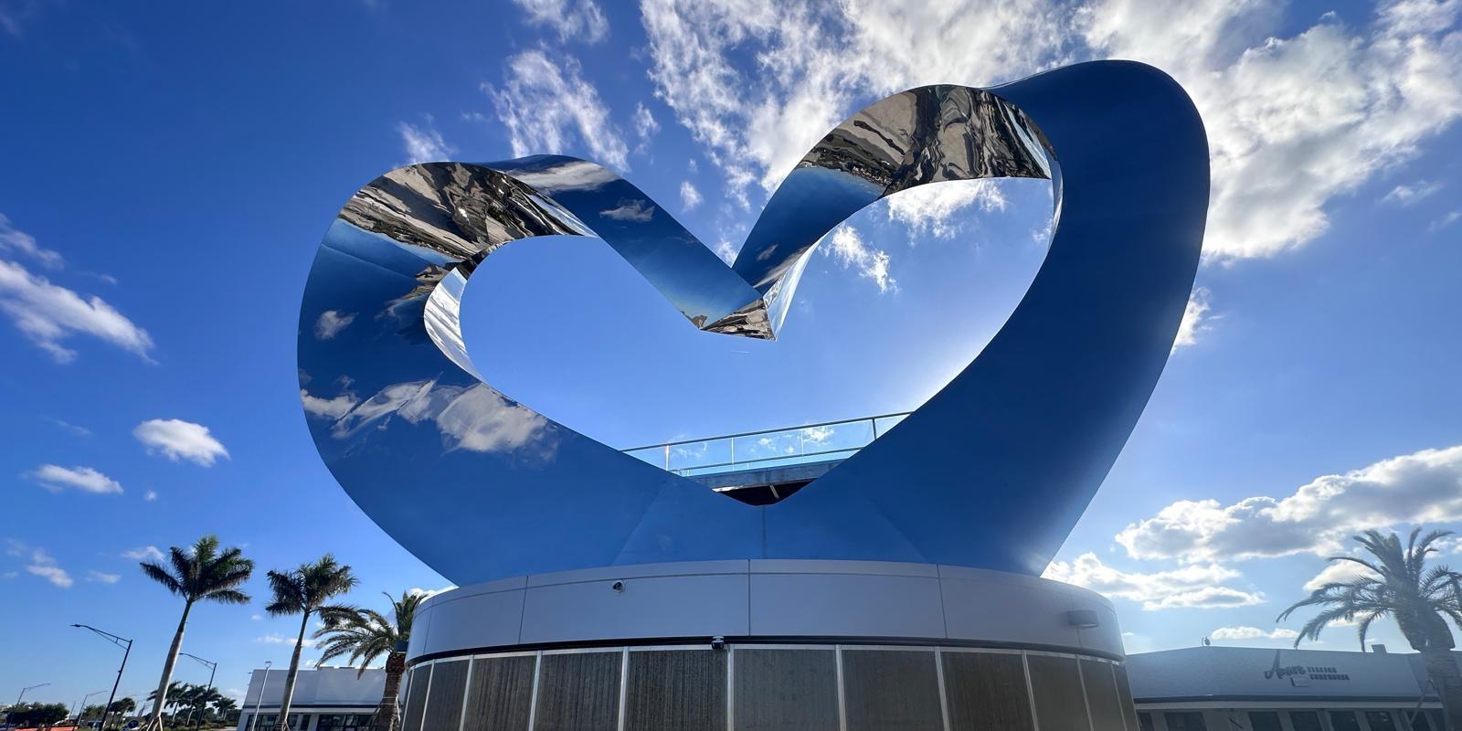 El corazón gigante que une a Port St. Lucie