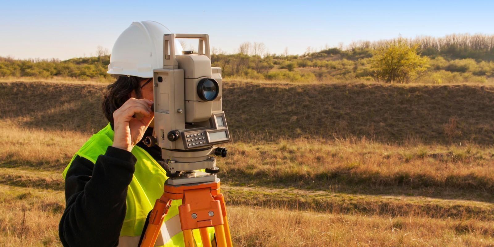 Descubre cómo llevar a cabo un survey de terreno exitoso y obtener resultados precisos