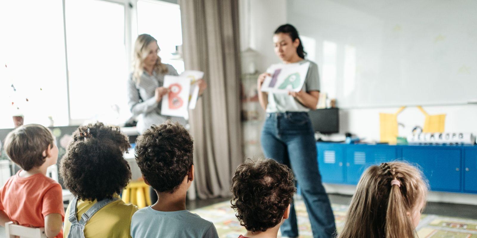 Invertir en la Educación de Florida: Cómo las Reformas Educativas están Generando Retornos Impresionantes en el Éxito Académico